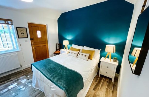 Chelsworth Hotel | The Peacock Inn