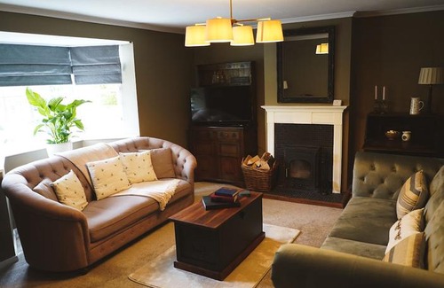 Chelsworth Hotel | The Peacock Inn