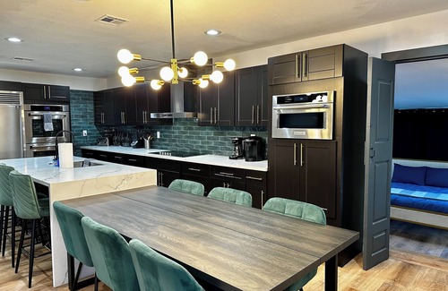 North Las Vegas House | The Peacock Inn LV - 8 Bdr 4 Bth 14 Beds, Free Spa Heat, WiFi