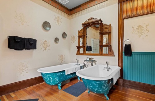 Historic Railroad District Hotel | The Peerless Hotel | Anniversary Suite #3 | Twin Soaking Tubs