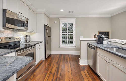 East Beach House | The Pelican Cottage - located in East Beach steps from Gould's Inlet!