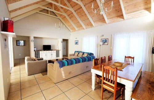 Langebaan House | The Pelican - Stunning 3-Bedroom Holiday Home in Langebaan