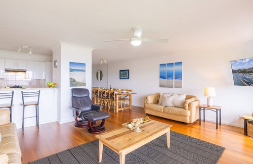 Soldiers Point Apartment | The Pelicans, 2/53 Soldiers Point Road - ground floor unit on the waterfront