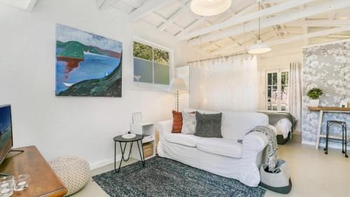 Pretty Beach Central Coast House | 'The Pelicans Nest at Pretty Beach' by HolidayCo