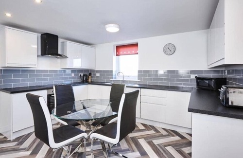 South Shore Apartment | The Penthouse Suite Pleasure Beach 3Bed Apartment