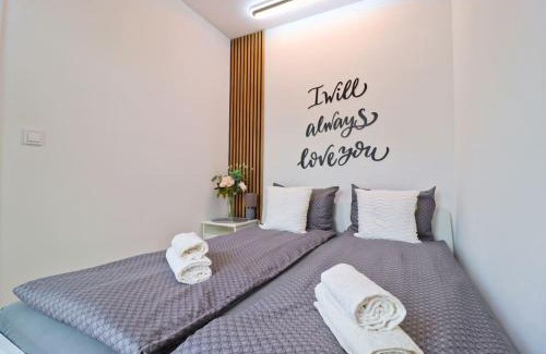 Smichov Apartment | The Peony Apartment in Smichov, Prague 5