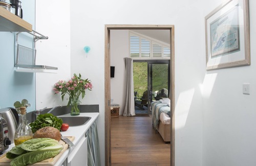 Treator Cottage | The Perch is a contemporary studio offering the perfect escape to the coast