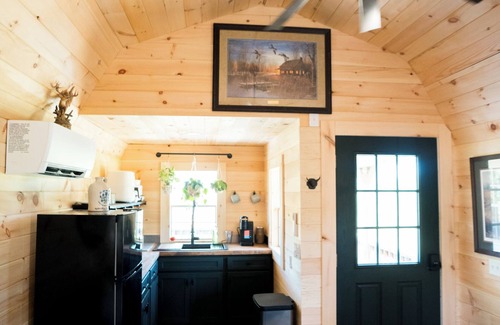 Bardwell Cabin | The Perch - Tiny home perfect for a couples retreat or solo travelers