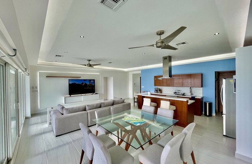 Cozumel Condo | The perfect 2 BR Penthouse with Ocean views, Pool, Tennis & Gym, near downtown