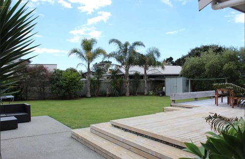 Matarangi House | The perfect bach for large groups, near the beach