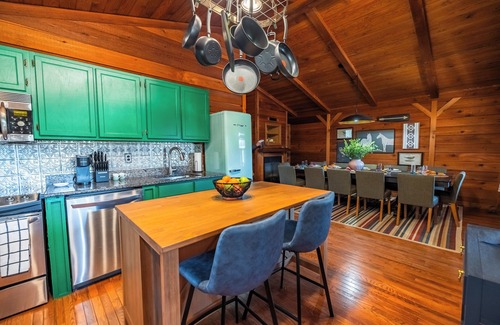 Monteagle Cabin | The perfect cabin for a large group!
