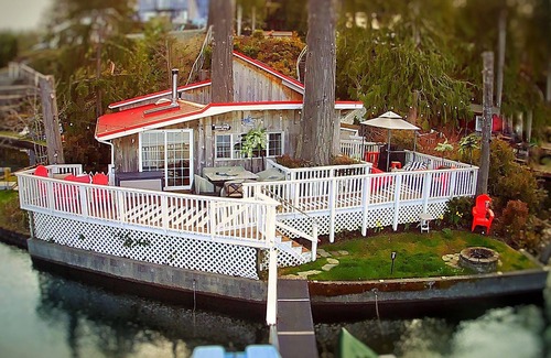 Shelton Cabin | The perfect place for a private romantic get away. Pet friendly too!