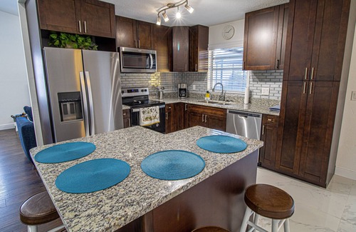 Seffner Community Alliance House | The perfect retreat: sea la vie, family-friendly home w/pool also near cities