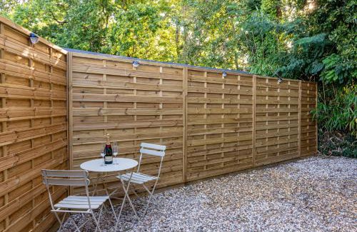 Broadstone House | The Perk Inn Garden Lodge