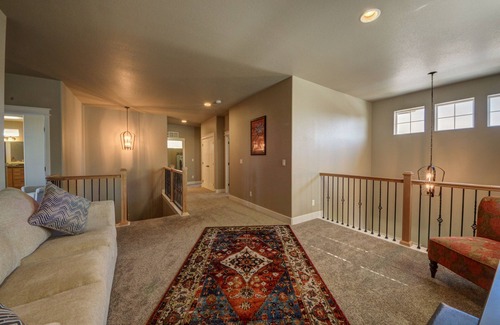 Cimarron Hills House | The Pikes Peak Lodge - Perfect for families or groups up to 10!