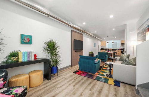 People's Freeway House | The Pilot Haus — Luxe 2BR Townhome w/Rooftop Deck & Garage Near Downtown SLC
