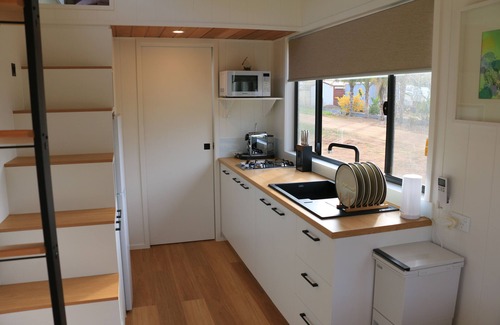 Cameron Cabin | The Pink Lake Tiny House - 'Sakura' - Lake Bumbunga (Lochiel)