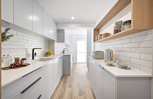 Salamander Bay House | The Pinnacle - Breath taking Vistas and Heated Spa on Viewing Balcony