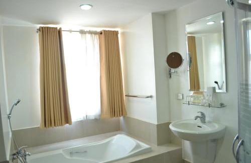 Poblacion District Hotel | The Pinnacle Hotel and Suites