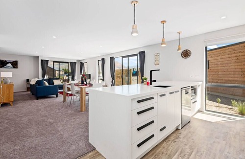 Wanaka Cottage | The Place To Be - Wanaka Holiday Home