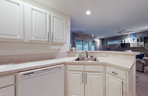Plantations East House | The Plantations condo with sunroom - near beach