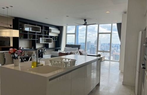 Kuala Lumpur City Centre Apartment | The Platinum KLCC by Moonlight