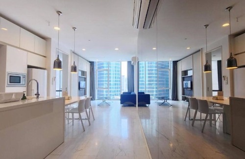 Kuala Lumpur City Centre Apartment | The Platinum KLCC by Moonlight