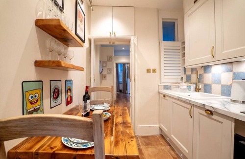 Thamesfield Apartment | The Plush Putney Retreat