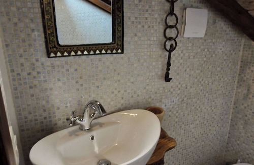 Allumiere Apartment | The Poet - Classic Room - Panoramic Attic Room