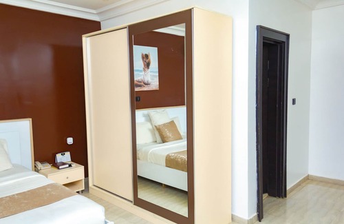Jos Hotel | The Point Hotel and Suites