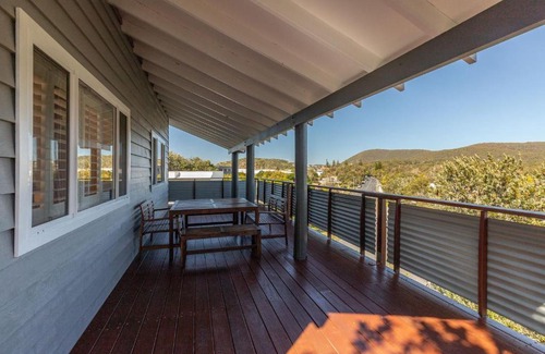 Boomerang Beach House | The Pole House