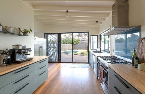 Mount Martha House | The Pool House - Beach, Basketball, Table Tennis
