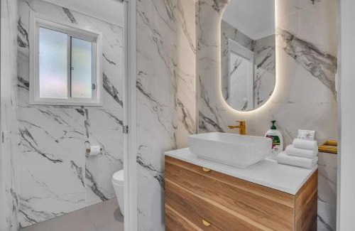 Tura Beach House | The Pool House in Tura