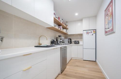Inverloch House | The Pool House on Cook