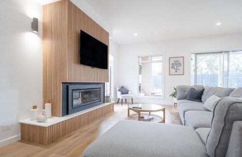 Inverloch House | The Pool House on Cook