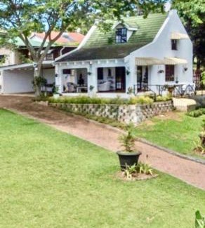 Uvongo Villa | The Pool House