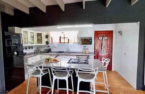 Uvongo Villa | The Pool House