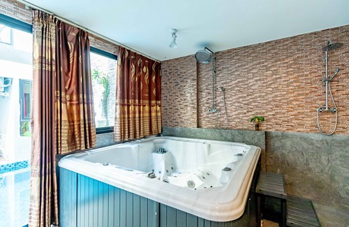 Ramkhamhaeng Hotel | The Pool Resort