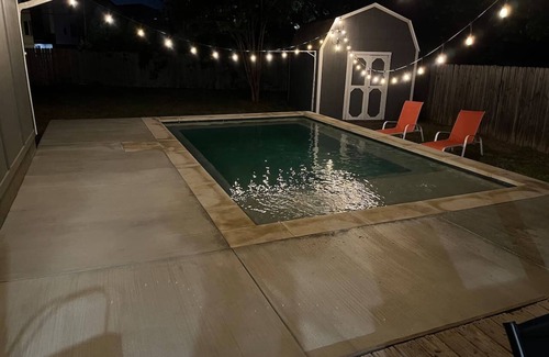 Quail Hollow House | The Positively Pink Pool Pad (Heated pool option!)