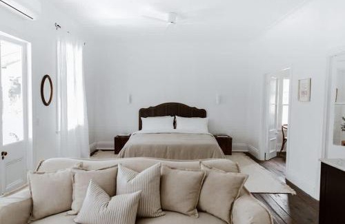 Montville House | The Postman's Cottage - Hinterland Luxury