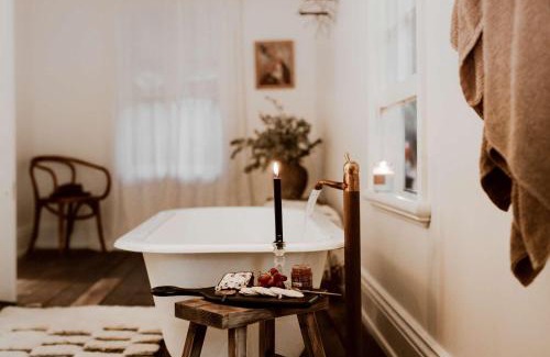 Montville House | The Postman's Cottage - Hinterland Luxury