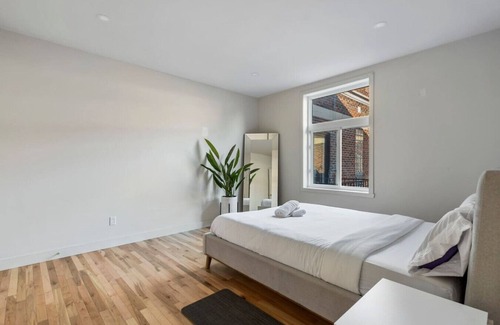 Cote-Des-Neiges—Notre-Dame-De-Grace Apartment | The Prestige Stay | Chic & Bright 3BR in NDG