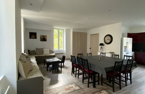 Saint-Barthelemy-de-Vals House | The priest's house - Château de Rochetaillée