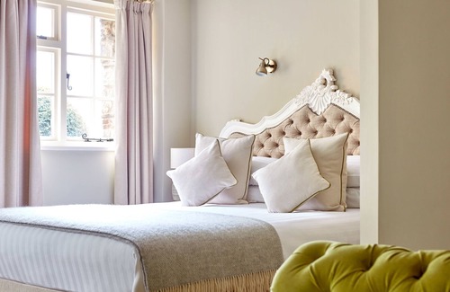 Caerleon Hotel | The Priory Hotel and Restaurant