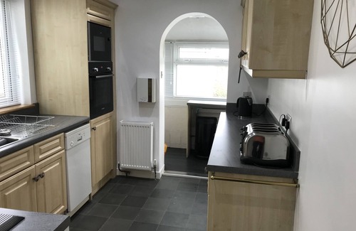 Peacehaven House | The Promenade - sea, views & al fresco dining nr Brighton!
