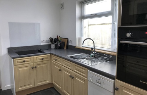 Peacehaven House | The Promenade - sea, views & al fresco dining nr Brighton!