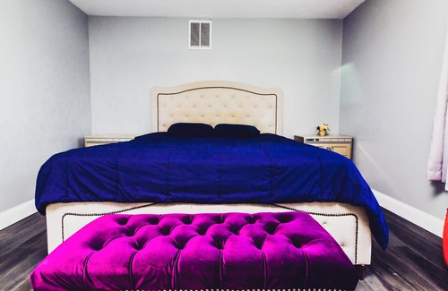 Downtown Niagara Falls House | The Prospect Point-4BR, 1.5 Bath , Minutes From Falls & Casino on the US side.