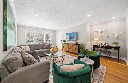 South Central Houston Apartment | The Queen's Gambit I