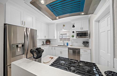 South Central Houston Apartment | The Queen's Gambit I