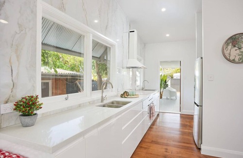 Labrador Apartment | The Queenslander! Bright - Breezy - Beautiful